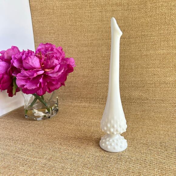 Vintage Fenton Hobnail Milk Glass Bud Vase White Opalescent 9 Inch - Picture 6 of 7